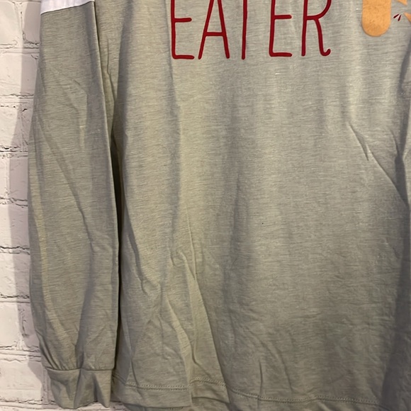 NWT Vici for DaisyMae Light Gray Man Eater Christmas Gingerbread long sleeve top - Picture 3 of 4